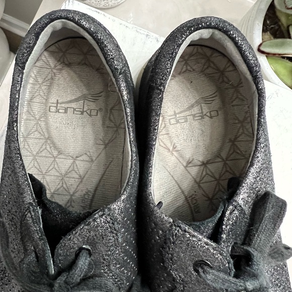 Dansko Christina Metallic leather sneaker size 40 - Picture 6 of 8